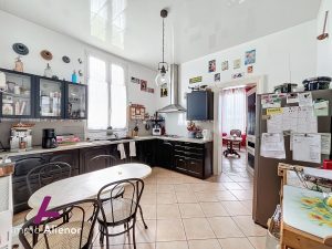 PROPRIÉTÉ FAMILIALE de 214m2 à Bayon-sur-Gironde (33710)